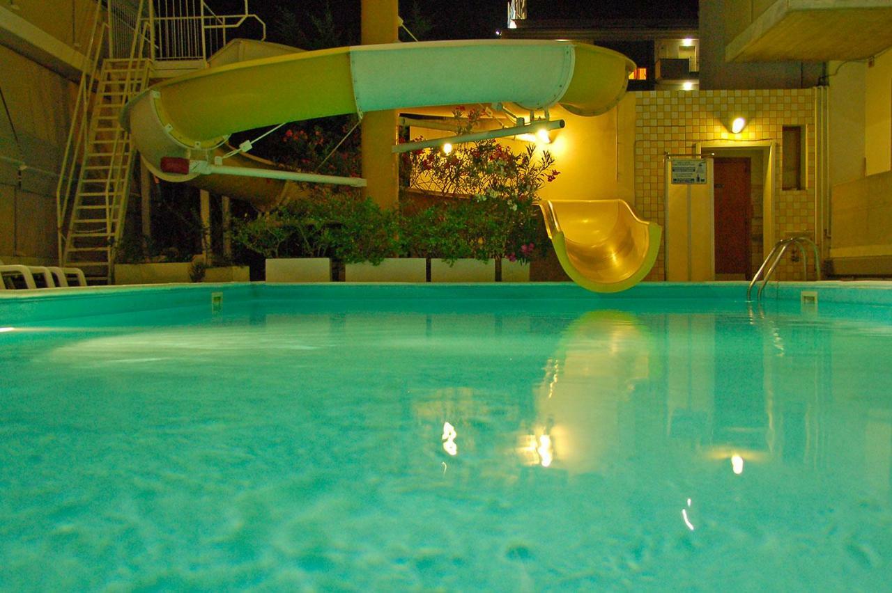 Holiday Club Residence Alba Adriatica Exterior foto